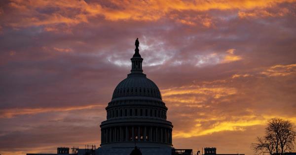 共和党急于拿下国会;佩洛西说，民主党打算赢得选举